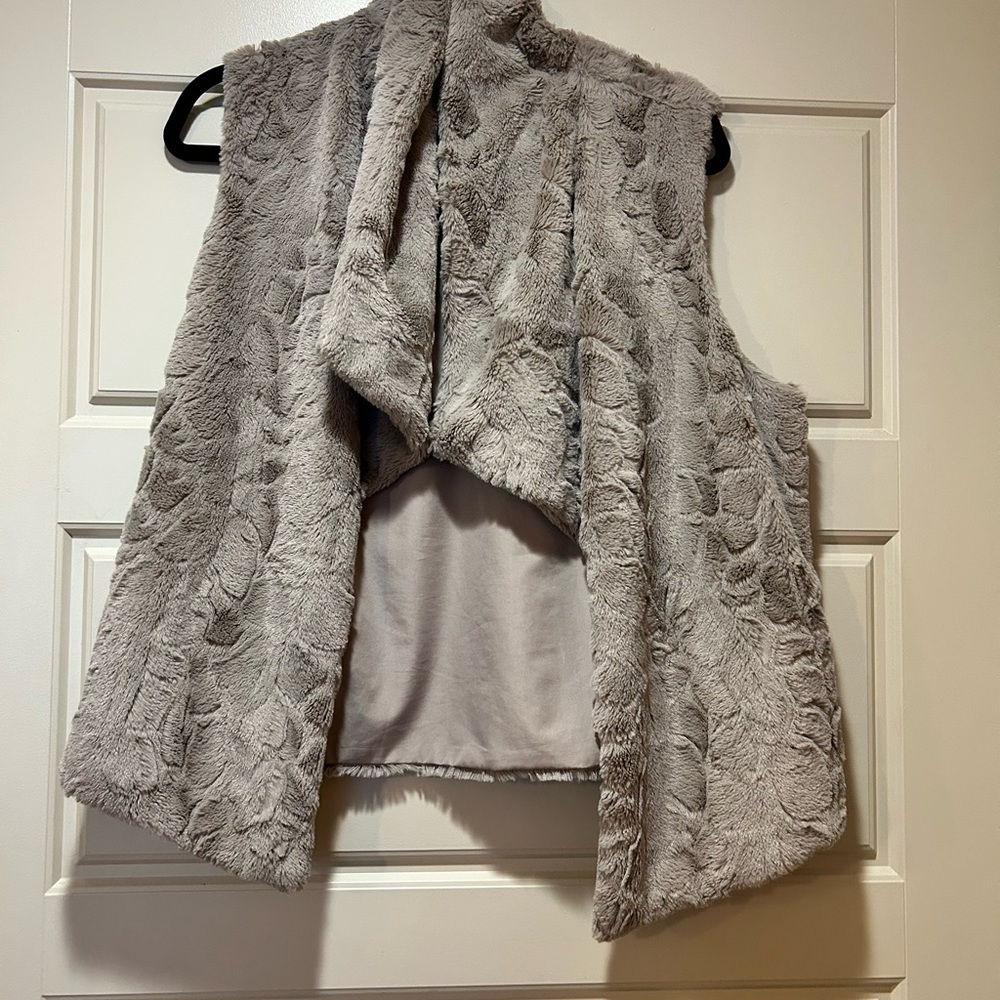 Jack by BB Dakota faux fur vest - Picture 3 of 6